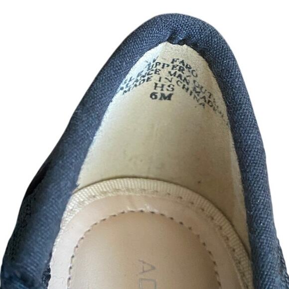 Adrienne Vittadini Navy Kitten Heels size 6 - Picture 7 of 7